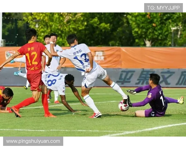 足球比赛中的球员调度与角色定位